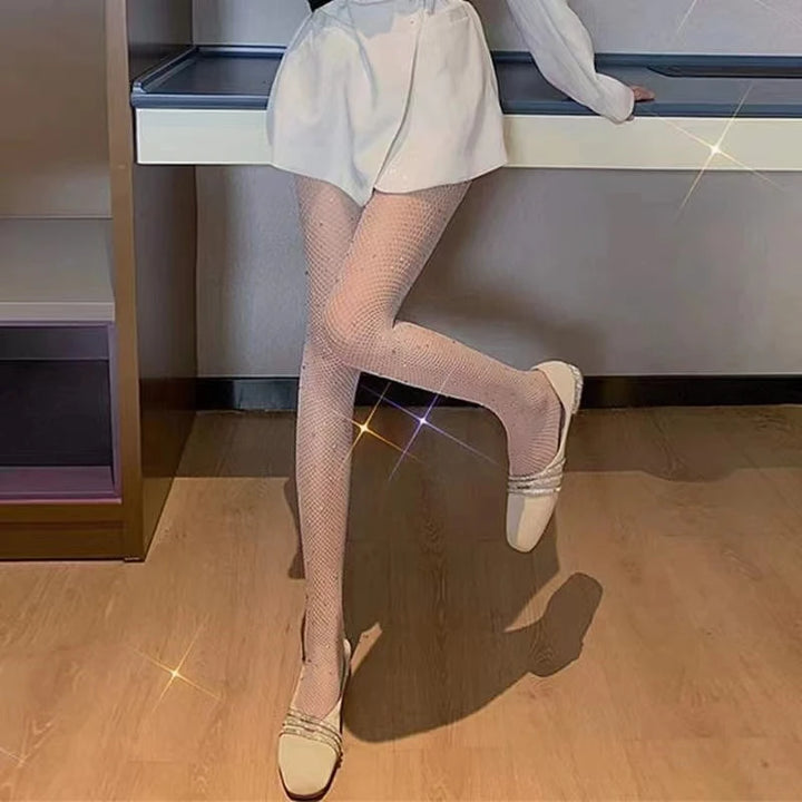 גרביונים במגוון טקסטורות וגוונים: תחרה / לבבות / פפיונים / פרפרים / רשת / זרקונים / כוכבים