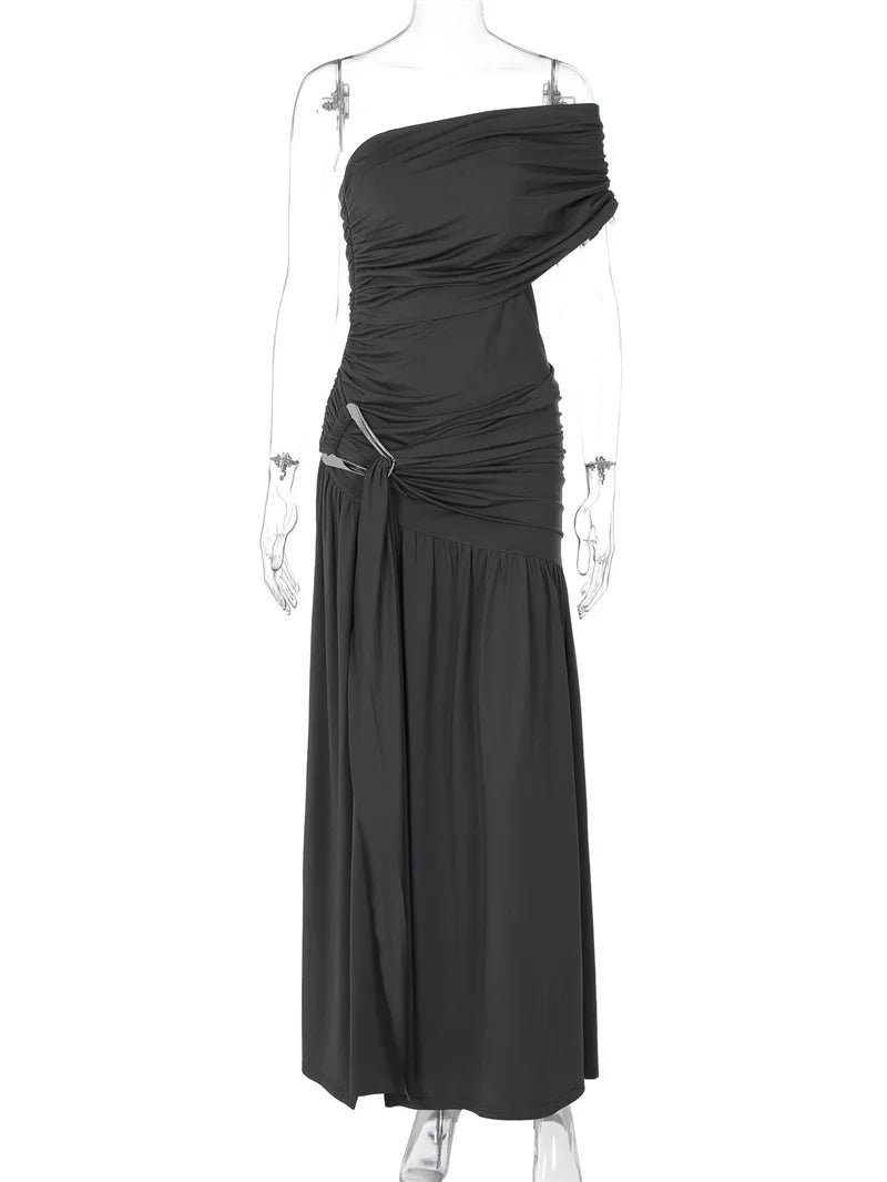 שמלת מקסי בעיצוב כתפיה אחת ושסע בעיטור כיווצים ואבזם - וולדה