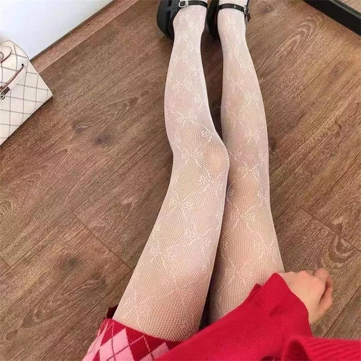 גרביונים במגוון טקסטורות וגוונים: תחרה / לבבות / פפיונים / פרפרים / רשת / זרקונים / כוכבים