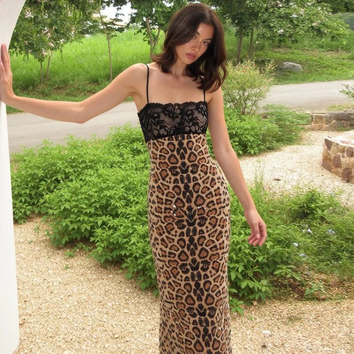 שמלת מידי צמודה בעיצוב פייטים מנומר ותחרה - רוקסי