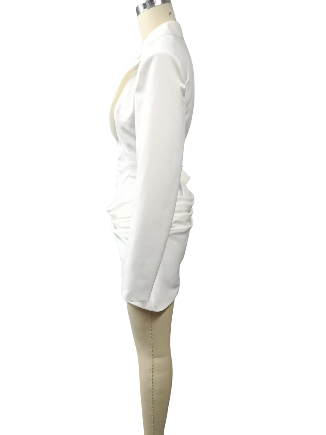 שמלת מיני מחויטת בעיצוב סגירת סיכות וקיפולים - מוס